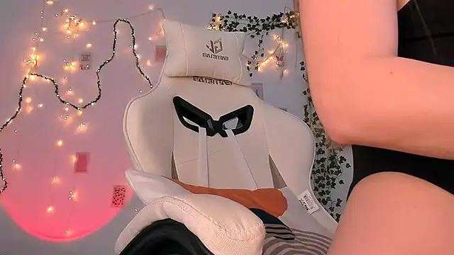 Snapshot of chic_sparkle chatting on November 28, 2025, 6:13 am chic sparkle online show from November 28, 2025, 6:13 am