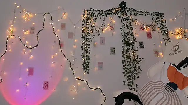 Snapshot of chic_sparkle chatting on November 7, 2025, 6:12 pm chic sparkle online show from November 7, 2025, 6:12 pm