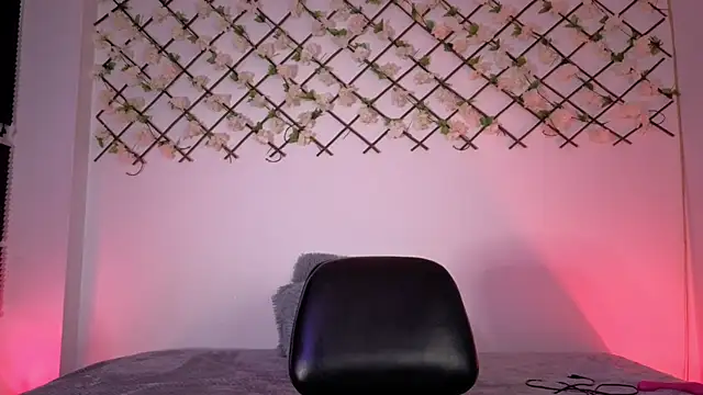 MiaCollinssx online show from October 6, 2025, 5:13 pm