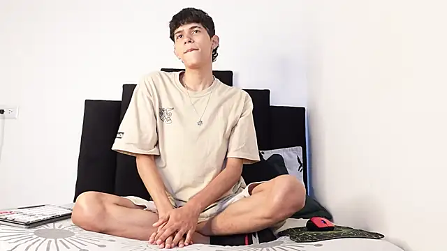 alexmark  online show from October 24, 2025, 1:43 pm