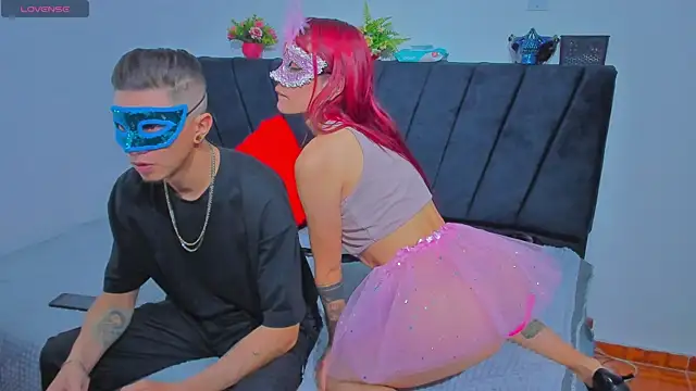 Snapshot of COUPLE25_33 chatting on November 1, 2025, 11:04 am COUPLE25 33 online show from November 1, 2025, 11:04 am