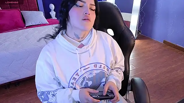 sari belle online show from November 28, 2025, 8:20 pm