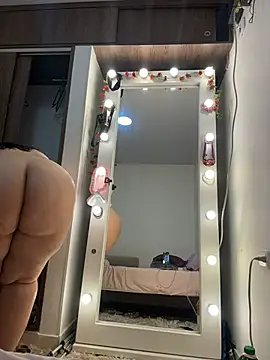 evelyn 1702 online show from April 10, 2026, 1:40 pm