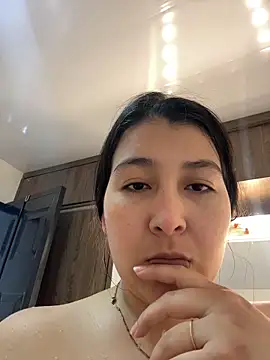Snapshot of evelyn_1702 chatting on July 14, 2026, 7:42 pm evelyn 1702 online show from July 14, 2026, 7:42 pm