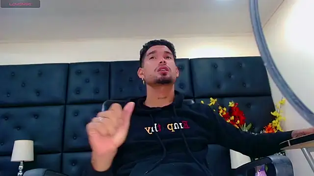 Snapshot of StivBigCock chatting on September 23, 2025, 2:51 am StivBigCock online show from September 23, 2025, 2:51 am