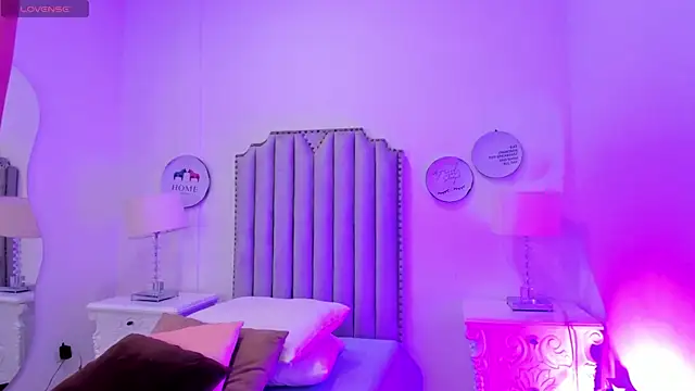 Alison Carde05 online show from April 8, 2026, 7:04 pm