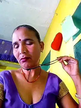 Snapshot of Monika_thakurr chatting on September 18, 2025, 8:39 am Monika thakurr online show from September 18, 2025, 8:39 am