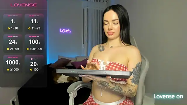 SelinaStorm online show from April 21, 2026, 1:42 am