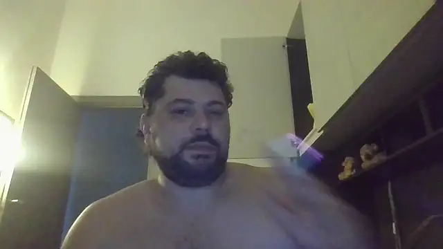 Snapshot of giuseppelovisi85 chatting on October 18, 2025, 8:05 am giuseppelovisi85 online show from October 18, 2025, 8:05 am