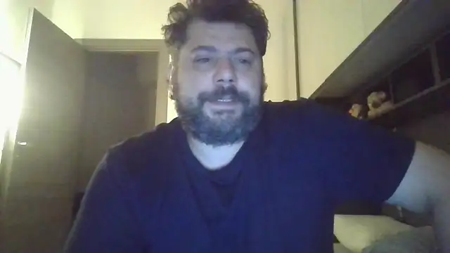 Snapshot of giuseppelovisi85 chatting on October 14, 2025, 5:08 am giuseppelovisi85 online show from October 14, 2025, 5:08 am