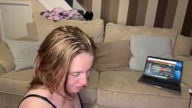 Snapshot of amberrose094 chatting on December 2, 2025, 9:16 pm amberrose094 online show from December 2, 2025, 9:16 pm