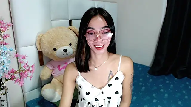 Snapshot of diamondnaked_ chatting on September 8, 2025, 5:45 pm diamondnaked online show from September 8, 2025, 5:45 pm