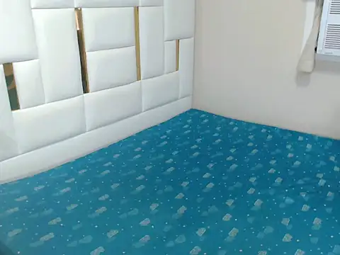 Snapshot of diamondnaked_ chatting on October 18, 2025, 10:12 pm diamondnaked online show from October 18, 2025, 10:12 pm