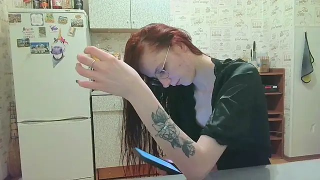 Snapshot of Lucy_Divine chatting on December 4, 2025, 9:58 pm Lucy Divine online show from December 4, 2025, 9:58 pm