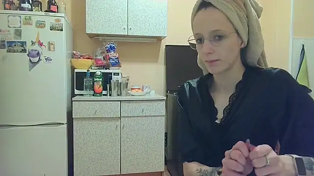 Snapshot of Lucy_Divine chatting on November 15, 2025, 5:06 pm Lucy Divine online show from November 15, 2025, 5:06 pm