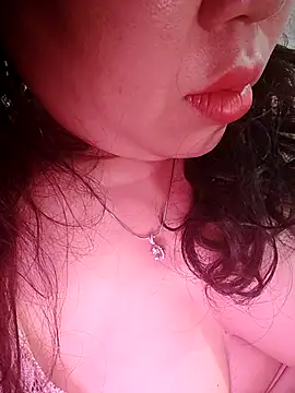 Snapshot of Julyy08 chatting on March 3, 2026, 3:24 am Julyy08 online show from March 3, 2026, 3:24 am