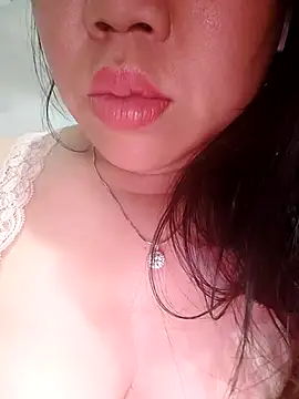 Snapshot of Julyy08 chatting on February 12, 2026, 3:01 pm Julyy08 online show from February 12, 2026, 3:01 pm