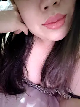 Julyy08 online show from December 16, 2025, 4:33 pm