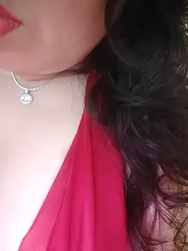 Julyy08 online show from May 18, 2026, 5:34 am