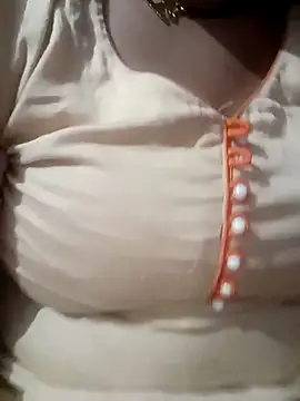 Snapshot of angry_couplez chatting on February 17, 2026, 4:37 pm angry couplez online show from February 17, 2026, 4:37 pm