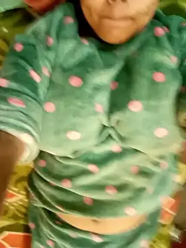 Snapshot of angry_couplez chatting on February 10, 2026, 7:29 am angry couplez online show from February 10, 2026, 7:29 am