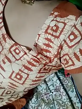 Snapshot of angry_couplez chatting on February 28, 2026, 4:28 pm angry couplez online show from February 28, 2026, 4:28 pm