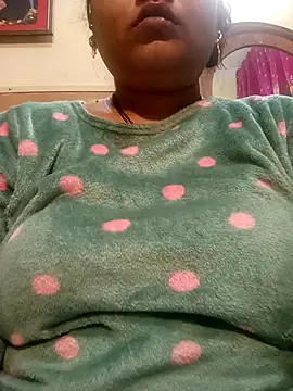 Snapshot of angry_couplez chatting on February 13, 2026, 5:02 pm angry couplez online show from February 13, 2026, 5:02 pm