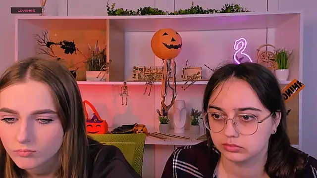 Snapshot of aria_moo chatting on November 3, 2025, 12:09 pm aria moo online show from November 3, 2025, 12:09 pm