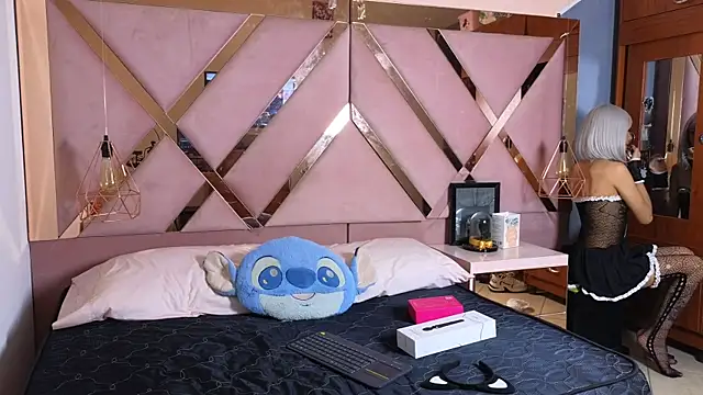 Snapshot of Sophia_moo_ chatting on October 2, 2025, 5:22 am Sophia moo online show from October 2, 2025, 5:22 am