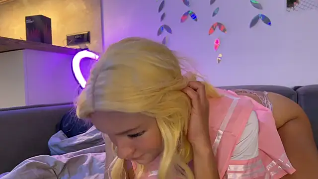 lxsundollyxl online show from September 18, 2025, 4:26 am