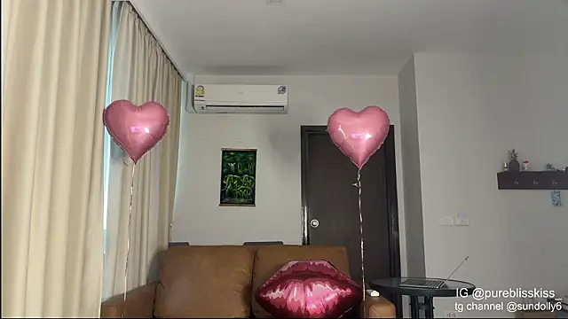 lxsundollyxl online show from February 15, 2026, 3:29 am