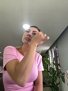Snapshot of Isabellaa_Palacios chatting on May 4, 2026, 3:15 pm Isabellaa Palacios online show from May 4, 2026, 3:15 pm