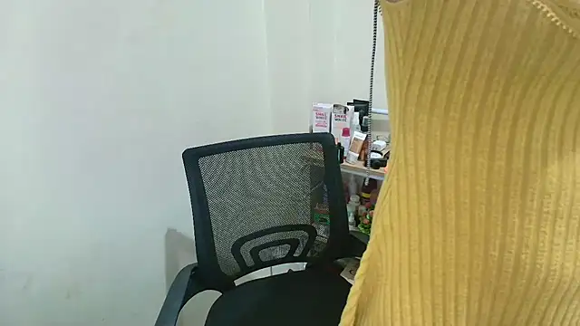 Snapshot of Aphrodities_28 chatting on November 12, 2025, 9:24 am Aphrodities 28 online show from November 12, 2025, 9:24 am