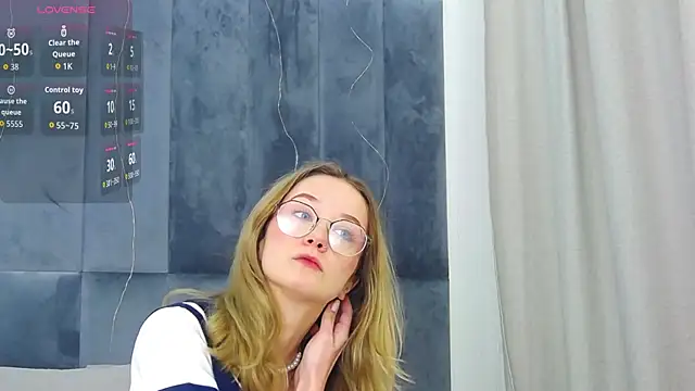 MaeLili online show from January 16, 2026, 8:40 am