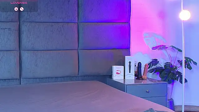 Slenna Moon online show from March 19, 2026, 11:27 pm