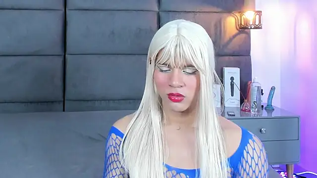 Slenna Moon online show from November 17, 2025, 4:16 am