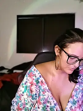 Snapshot of AuroraChest chatting on February 19, 2026, 1:08 pm AuroraChest online show from February 19, 2026, 1:08 pm