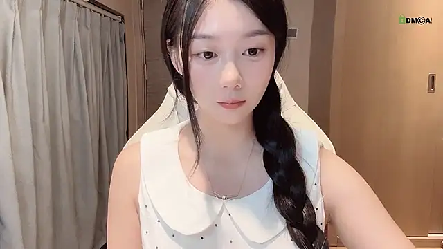 Snapshot of Makinghappymyself_ chatting on November 5, 2025, 7:11 am Makinghappymyself online show from November 5, 2025, 7:11 am