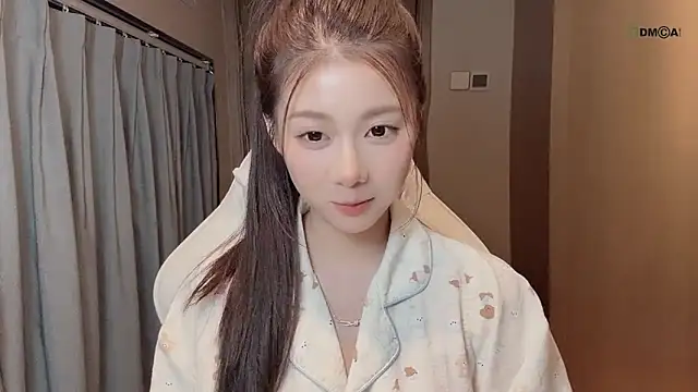 Snapshot of Makinghappymyself_ chatting on December 2, 2025, 2:41 pm Makinghappymyself online show from December 2, 2025, 2:41 pm