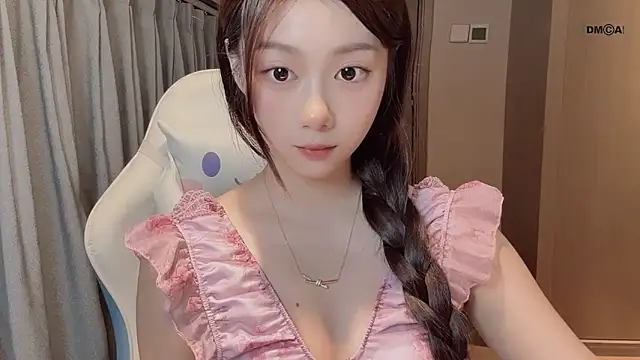 Snapshot of Makinghappymyself_ chatting on December 18, 2025, 9:25 am Makinghappymyself online show from December 18, 2025, 9:25 am