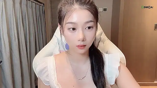 Snapshot of Makinghappymyself_ chatting on November 18, 2025, 12:37 am Makinghappymyself online show from November 18, 2025, 12:37 am