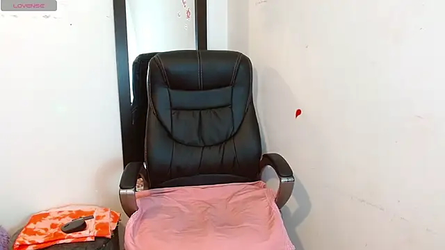 Snapshot of christin_lake chatting on November 19, 2025, 7:36 pm christin lake online show from November 19, 2025, 7:36 pm