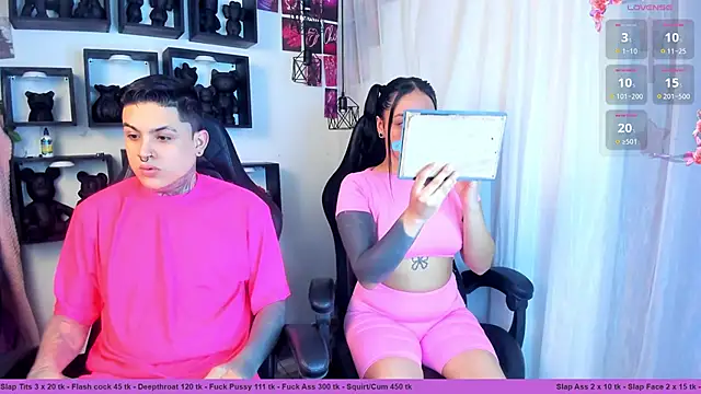 Sarahandzack online show from November 10, 2025, 5:40 pm