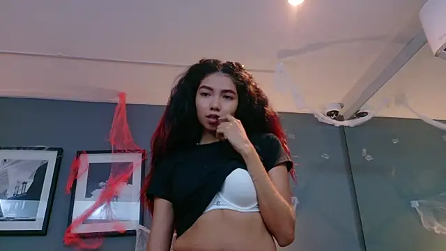 luna roja25 online show from October 18, 2025, 12:40 pm