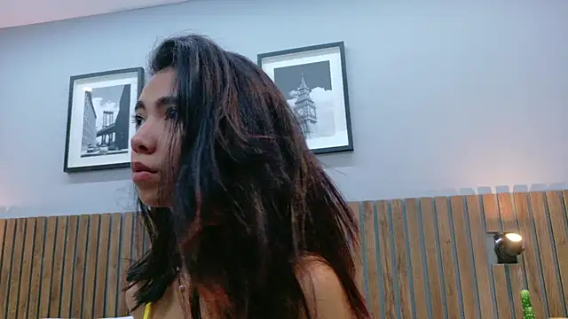 luna roja25 online show from December 22, 2025, 2:17 pm