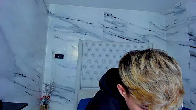 Snapshot of Ari_and_Storm chatting on November 11, 2025, 1:06 pm Ari and Storm online show from November 11, 2025, 1:06 pm