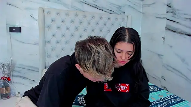 Snapshot of Ari_and_Storm chatting on November 19, 2025, 2:28 pm Ari and Storm online show from November 19, 2025, 2:28 pm