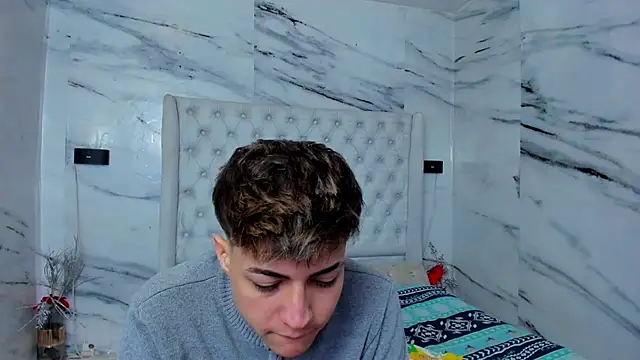 Snapshot of Ari_and_Storm chatting on November 21, 2025, 1:10 pm Ari and Storm online show from November 21, 2025, 1:10 pm