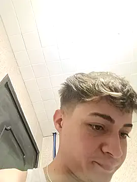 Snapshot of Ari_and_Storm chatting on November 30, 2025, 2:40 pm Ari and Storm online show from November 30, 2025, 2:40 pm