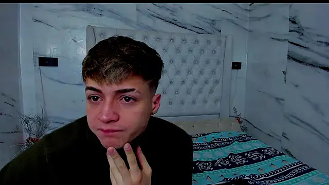 Snapshot of Ari_and_Storm chatting on November 23, 2025, 1:10 pm Ari and Storm online show from November 23, 2025, 1:10 pm